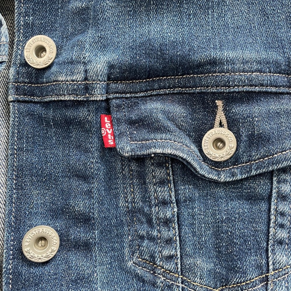 LEVI'S || Classic blue denim jean trucker jacket - Size S Petite - Picture 4 of 6